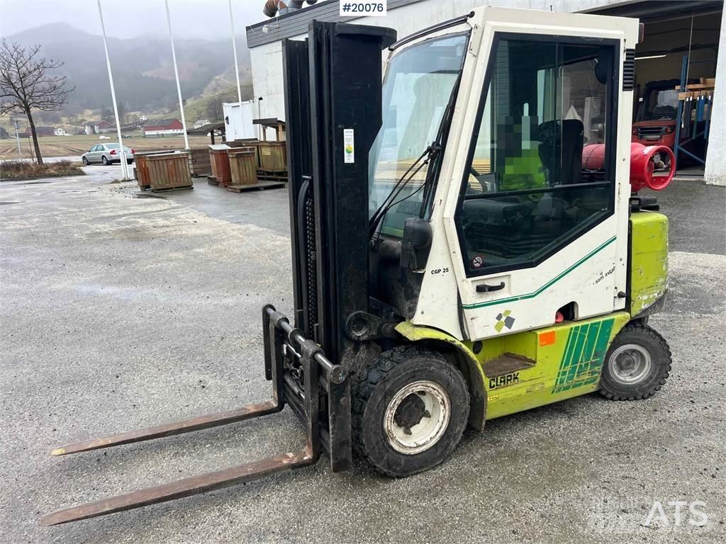 Clark CGP 25 truck Movimentação cargas - Outros
