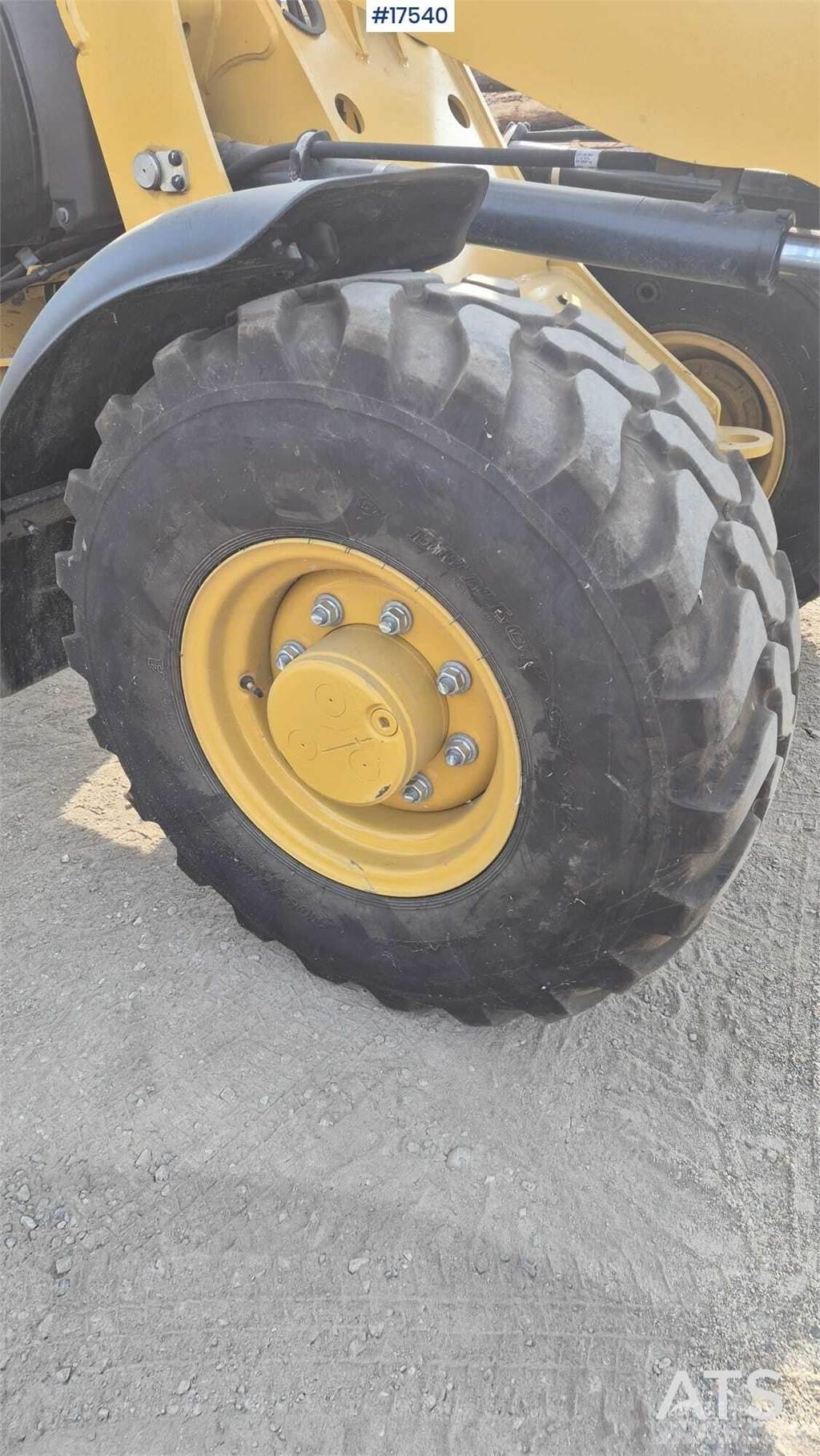 CAT 906M Pás carregadoras de rodas
