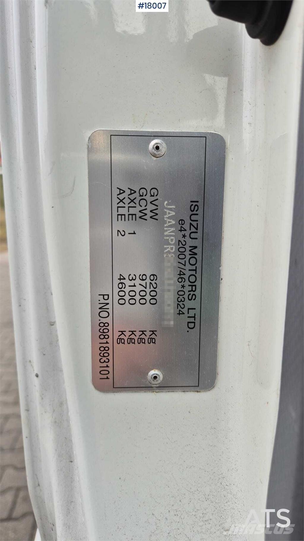 Isuzu N2R Camiões grua