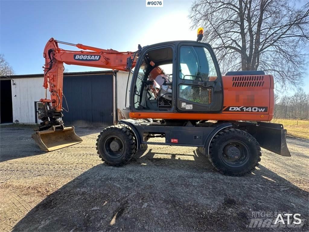 Doosan DX140W Escavadoras de rodas