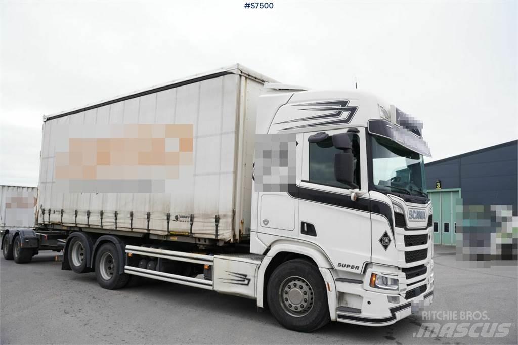 Scania R580 Camiões de caixa fechada