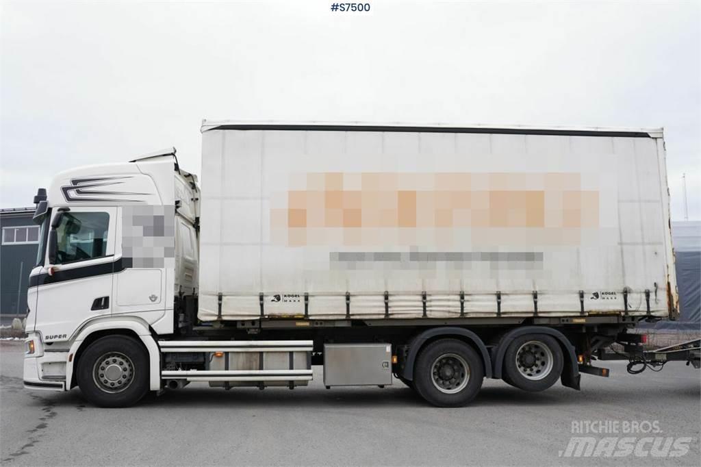 Scania R580 Camiões de caixa fechada