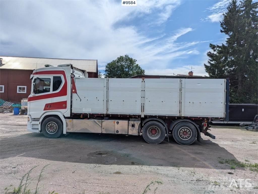 Scania R580 6X2 Camiões de caixa fechada