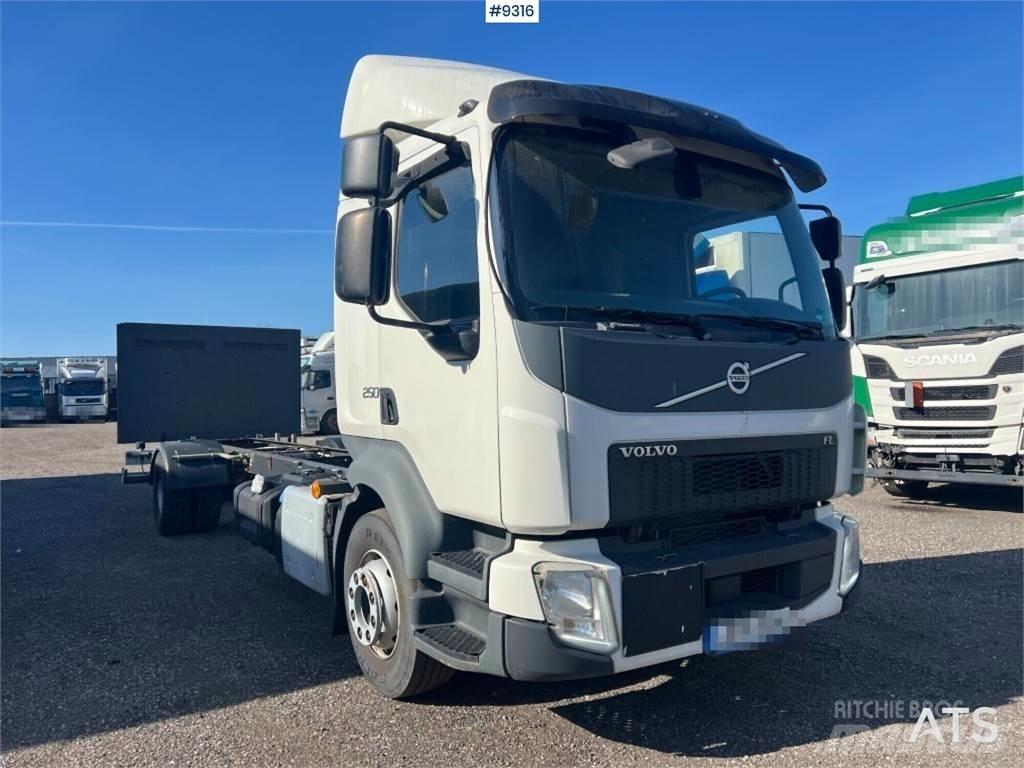 Volvo FL250 Camiões de chassis e cabine