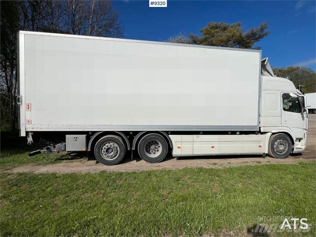 Volvo FM 6x2 Camiões de caixa fechada
