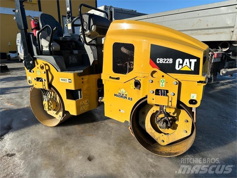 CAT cb22b Placas compactadoras