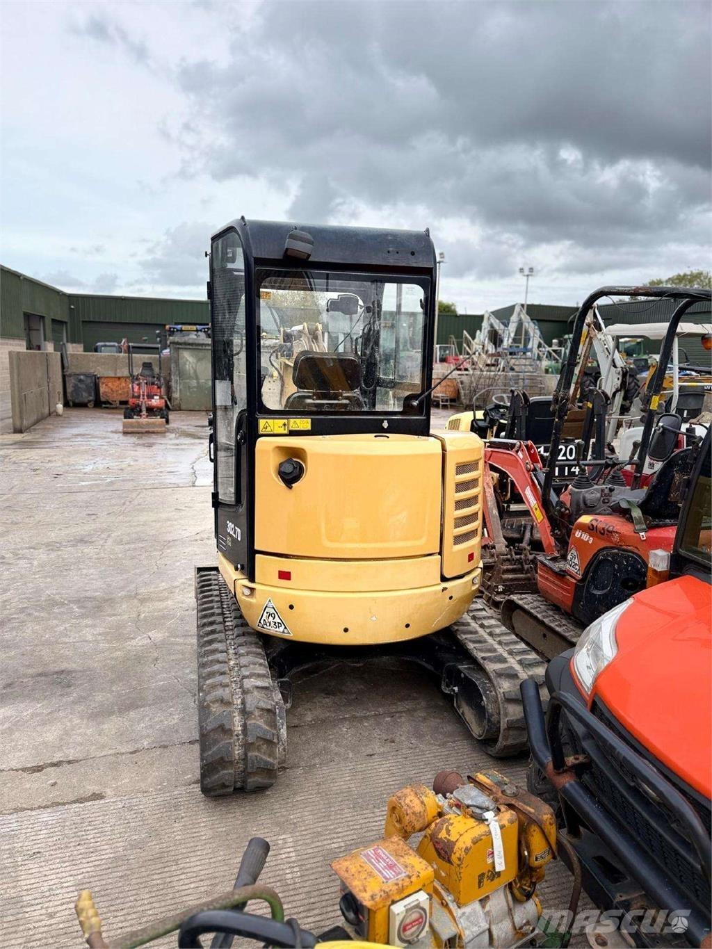 CAT 302.7 DCR Mini Escavadoras <7t