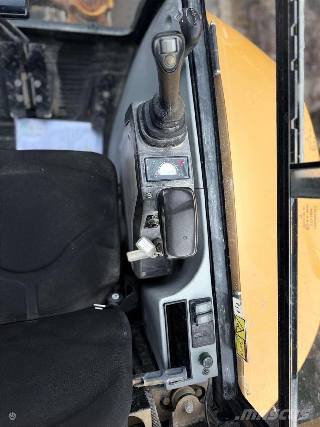 CAT 302.7 DCR Mini Escavadoras <7t