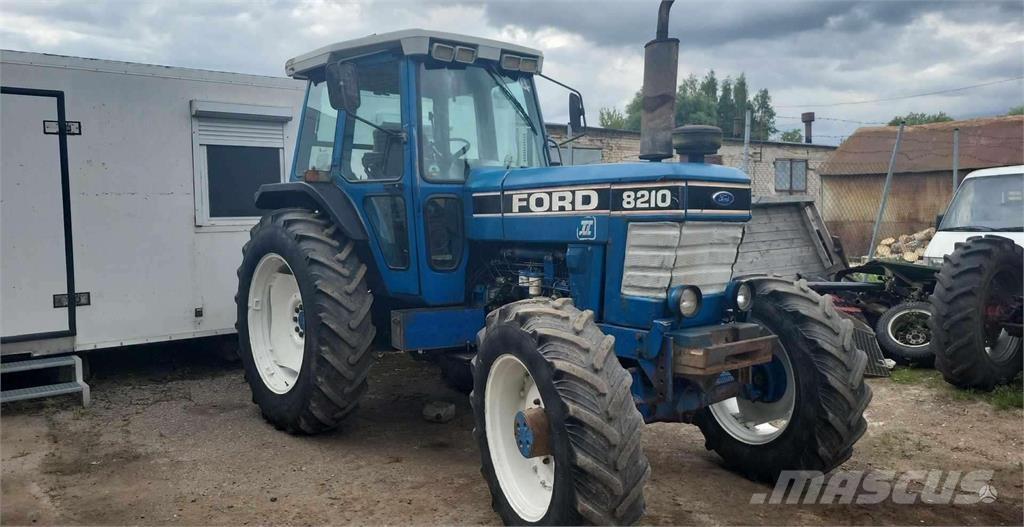 Ford 8210 Tratores Agrícolas usados