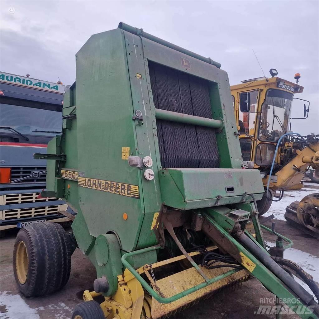 John Deere 590 Enfardadeira de rolos