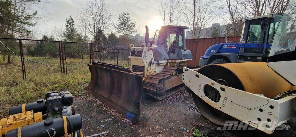 Komatsu D61PX-12 Dozers - Tratores rastos