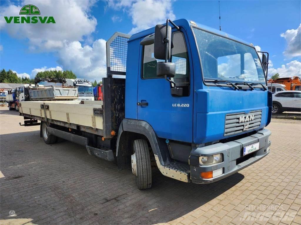 MAN LE 8.220 Camiões estrado/caixa aberta