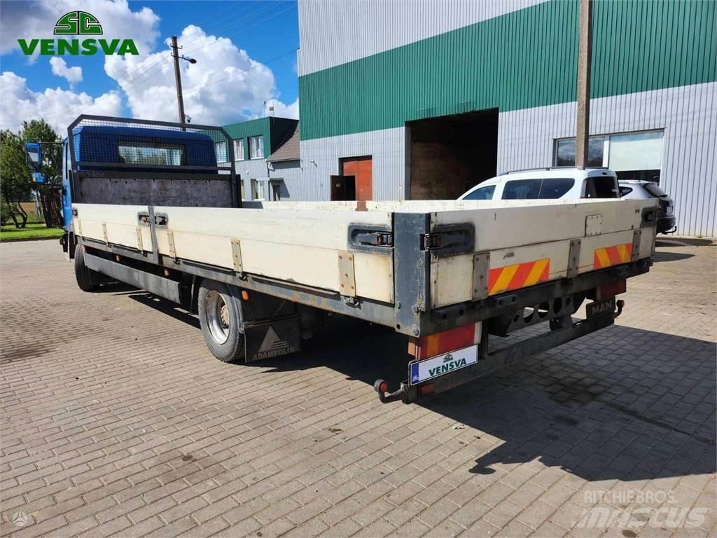 MAN LE 8.220 Camiões estrado/caixa aberta