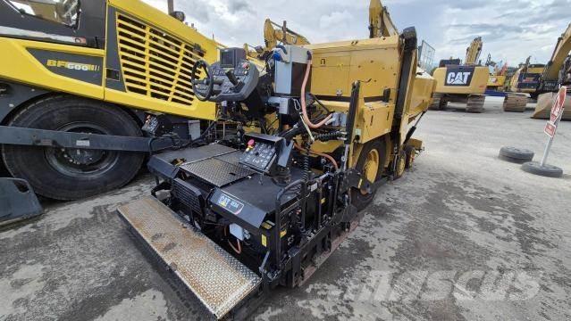 CAT AP300F Pavimentadoras de asfalto