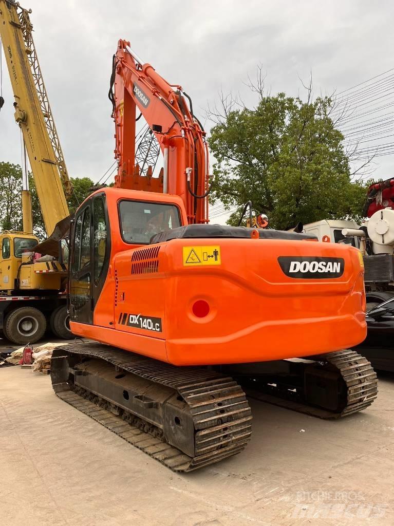 Doosan DX 140 LC Escavadoras de rastos