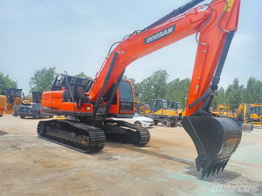 Doosan DX 225 Escavadoras de rastos