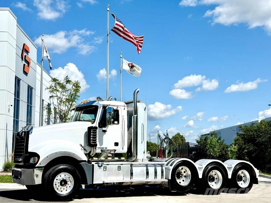 Mack Titan TD 713 Tractores (camiões)