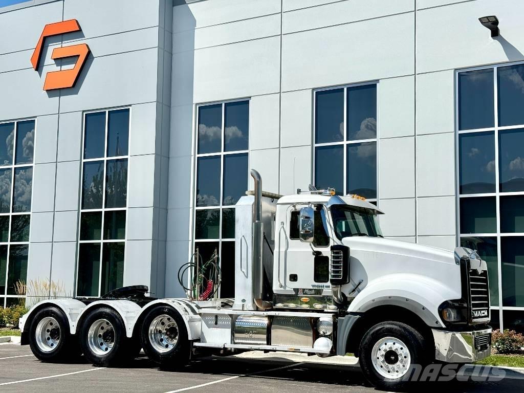 Mack Titan TD 713 Tractores (camiões)