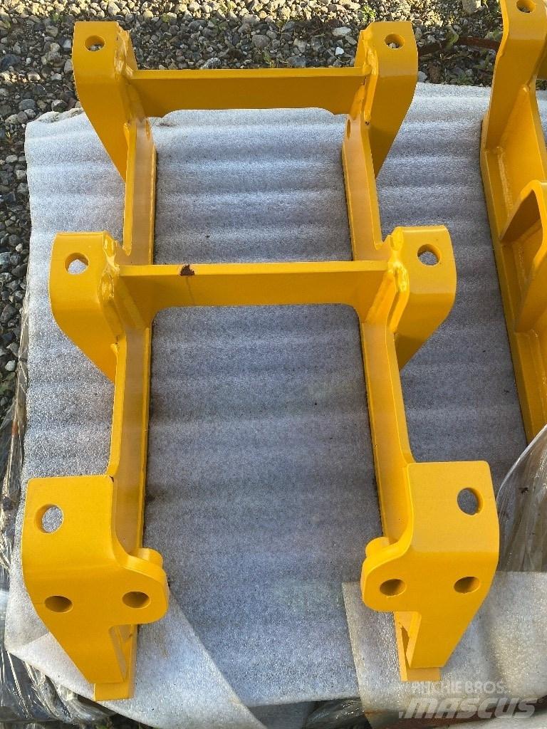 Komatsu D65PX Dozers - Tratores rastos