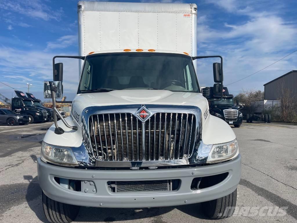 International 4300 Camiões de caixa fechada