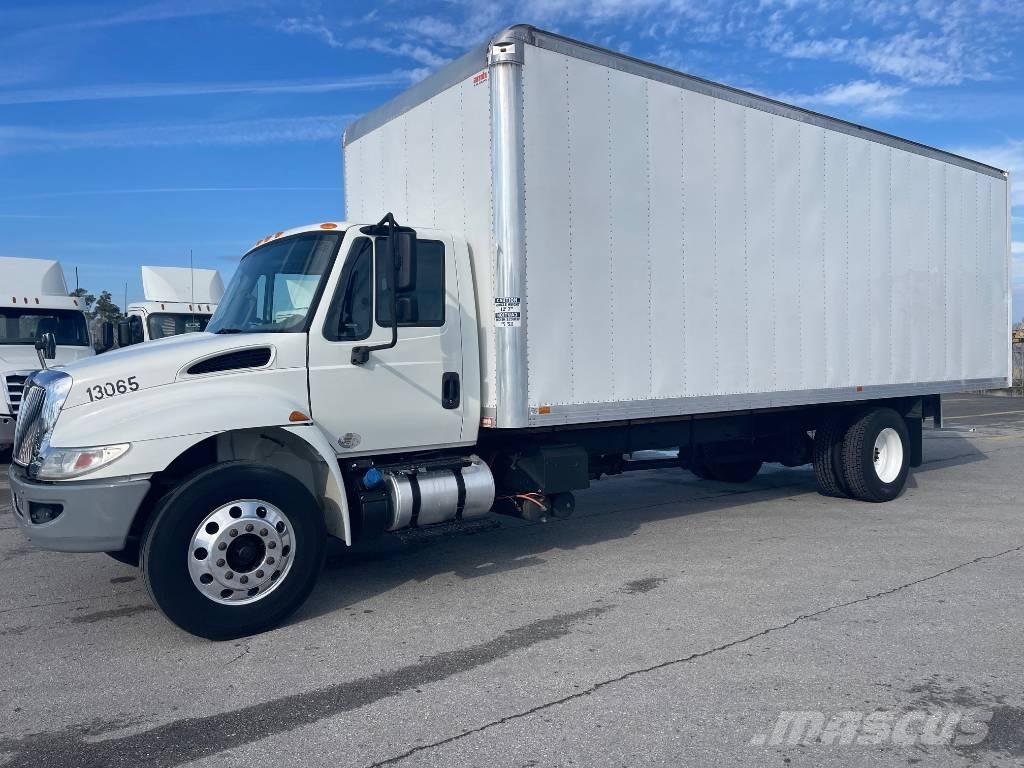 International 4300 Camiões de caixa fechada