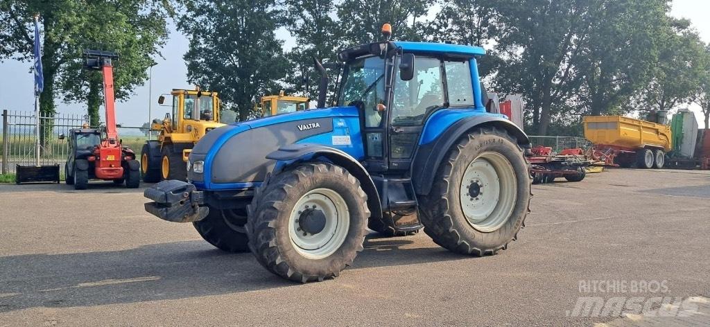 Valtra T160 Tratores Agrícolas usados