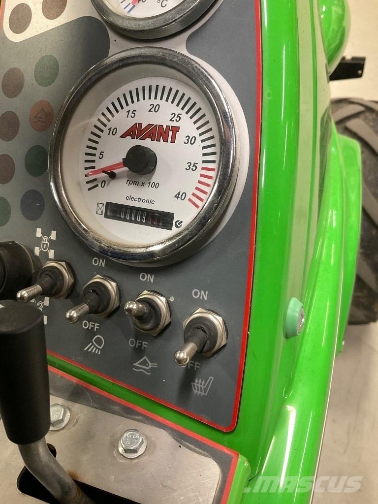 Avant 528 Carregadora multifunções