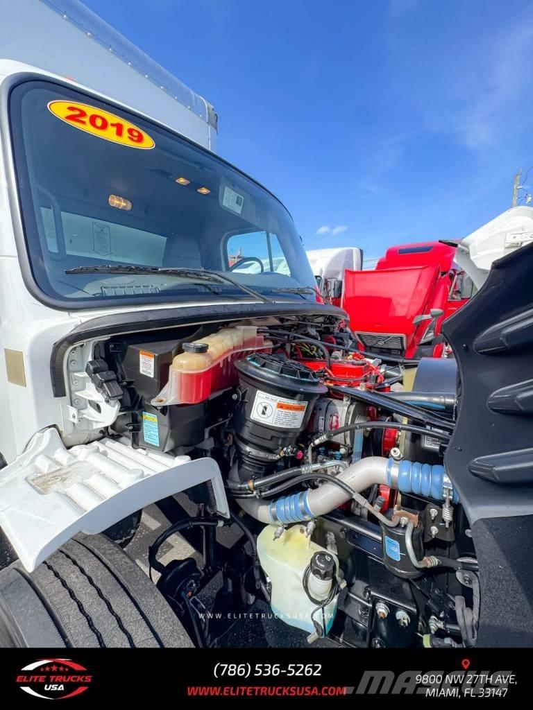 Freightliner M106 Camiões de caixa fechada