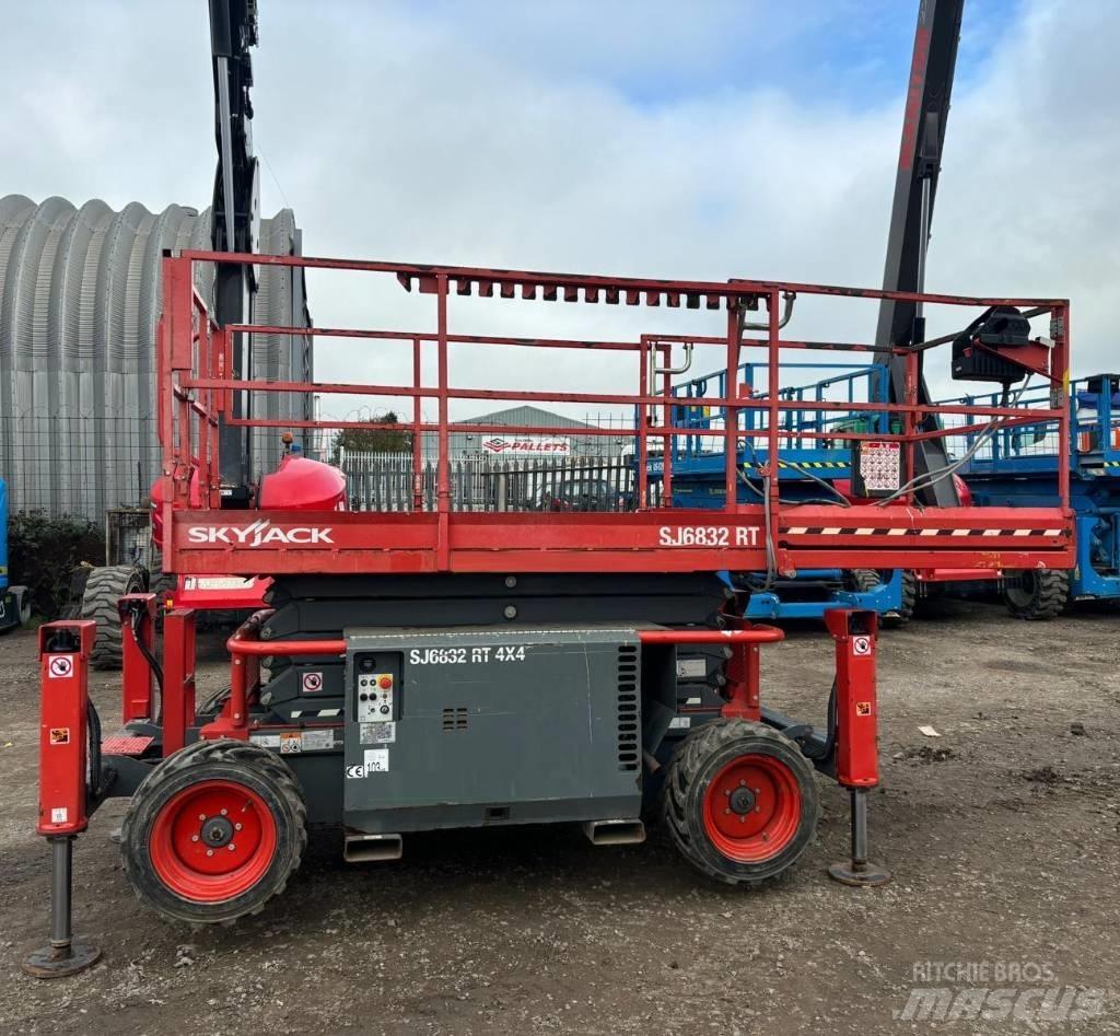 SkyJack SJ 6832 RT Elevadores de tesoura