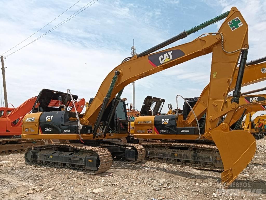 CAT 324D2 Escavadoras Midi 7t - 12t