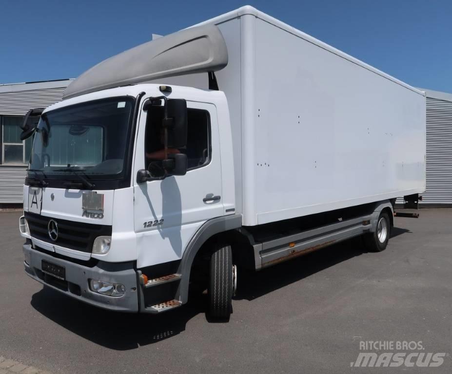 Mercedes-Benz 1222 L Camiões de caixa fechada