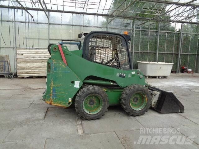 JCB 135 R Carregadoras de direcção deslizante