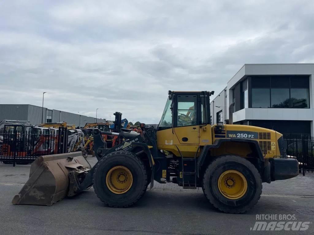 Komatsu WA250 Pás carregadoras de rodas