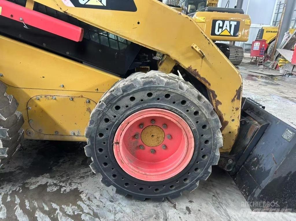 CAT 246 C Carregadoras de direcção deslizante
