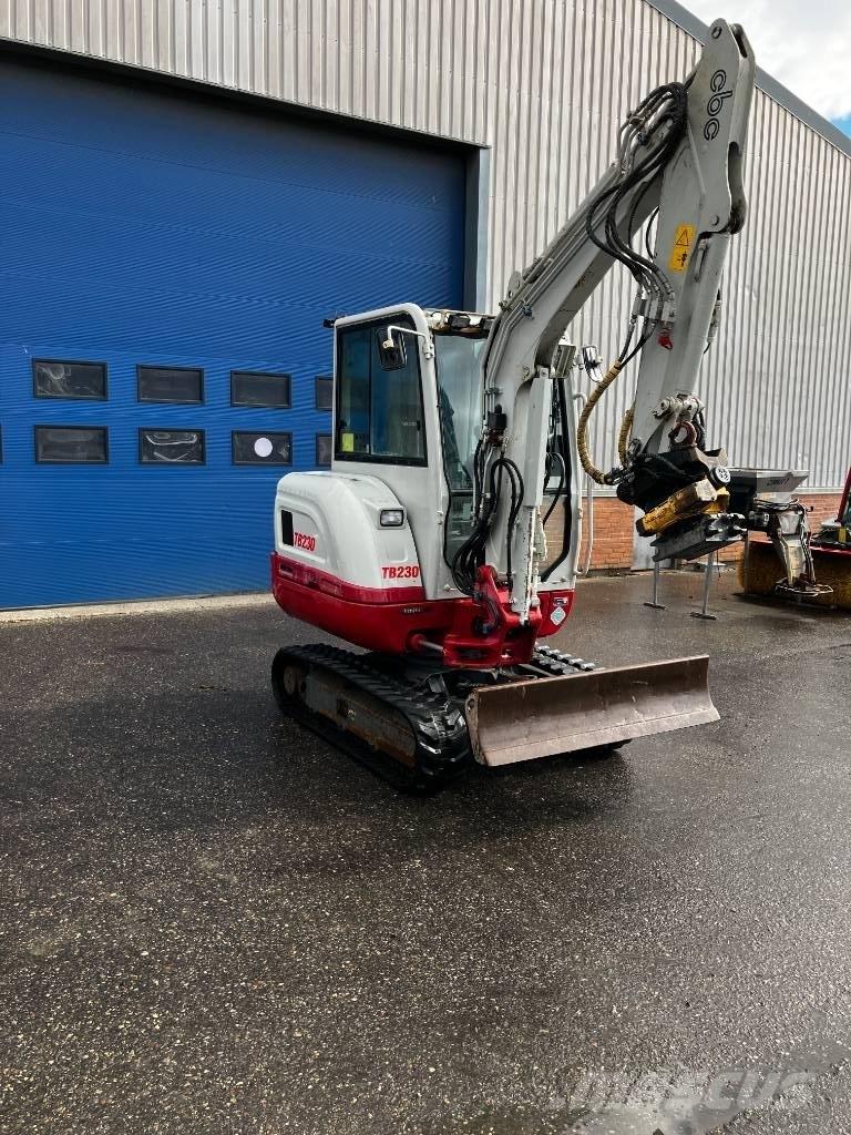 Takeuchi TB 230 Mini Escavadoras <7t