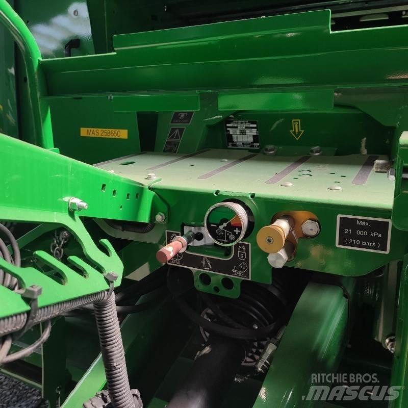 John Deere F441M Enfardadeira de rolos