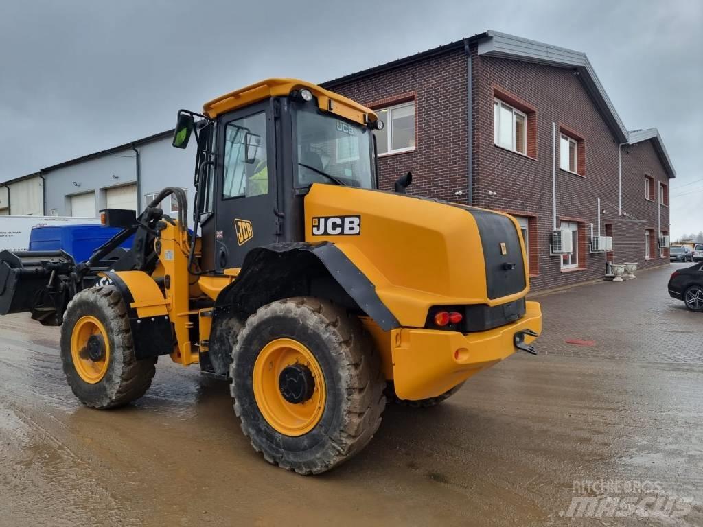 JCB 411 + 4 Pás carregadoras de rodas
