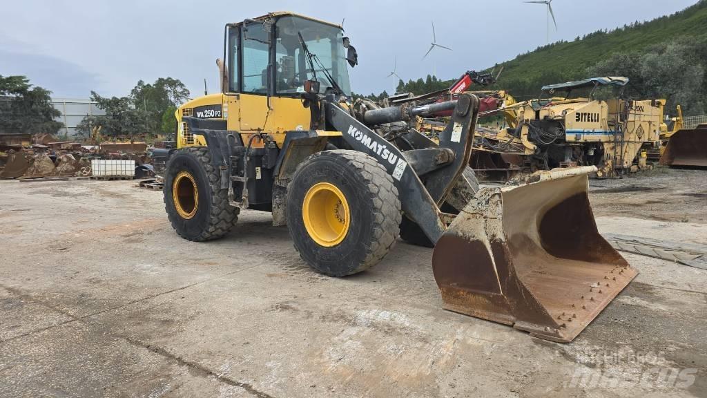 Komatsu WA 250 Pás carregadoras de rodas