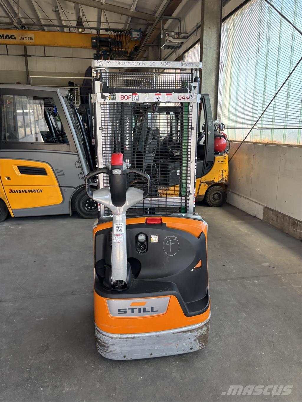 Still EXV 12i Self propelled stackers