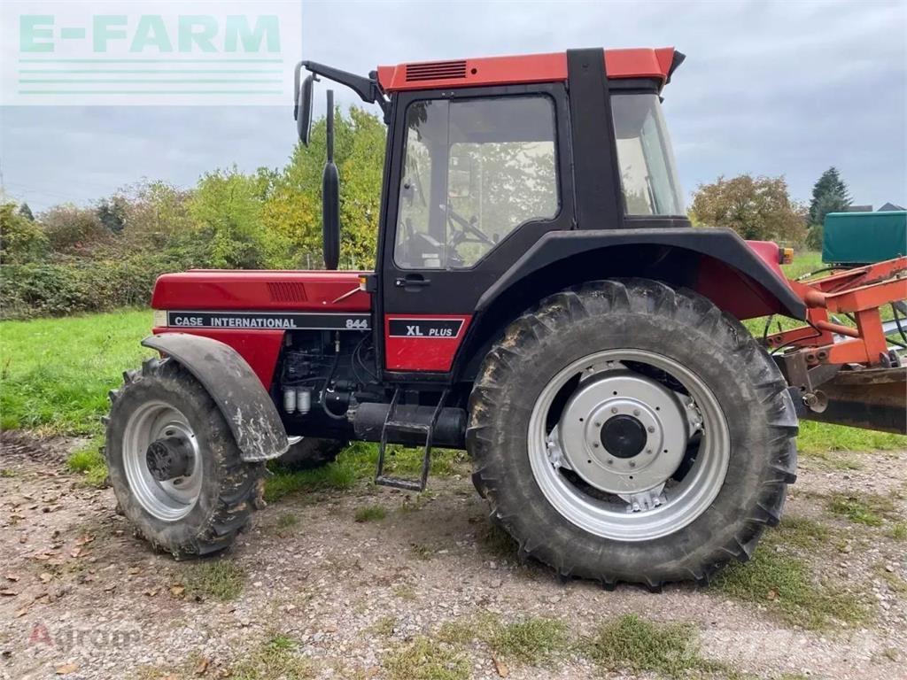 Case IH 844 a Tratores Agrícolas usados