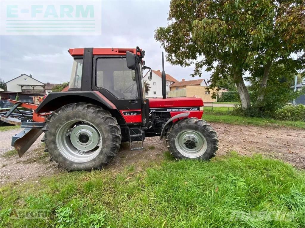 Case IH 844 a Tratores Agrícolas usados