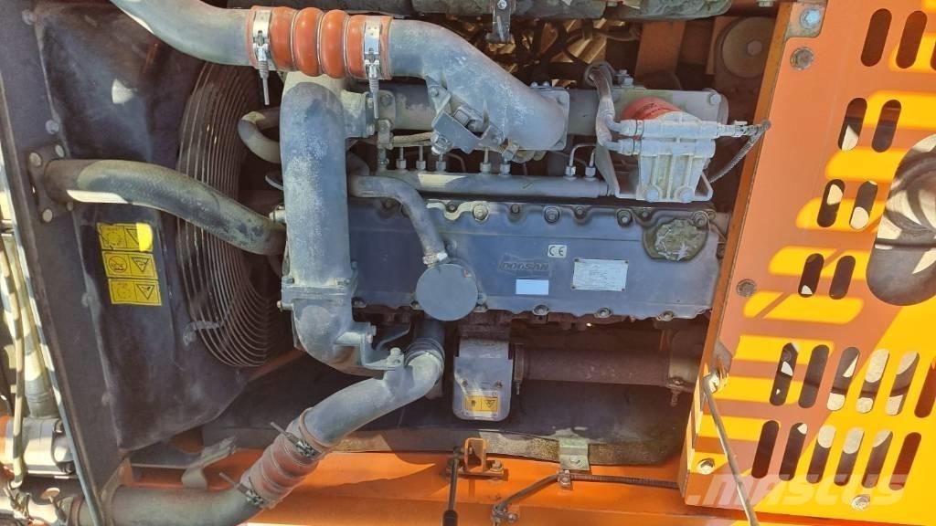 Doosan DX 225 Escavadoras de rastos