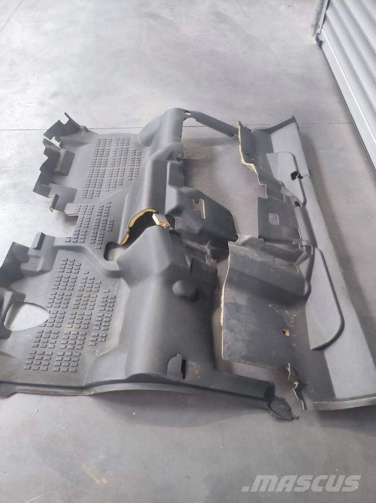 Nissan Floor Mat Cabines e interior