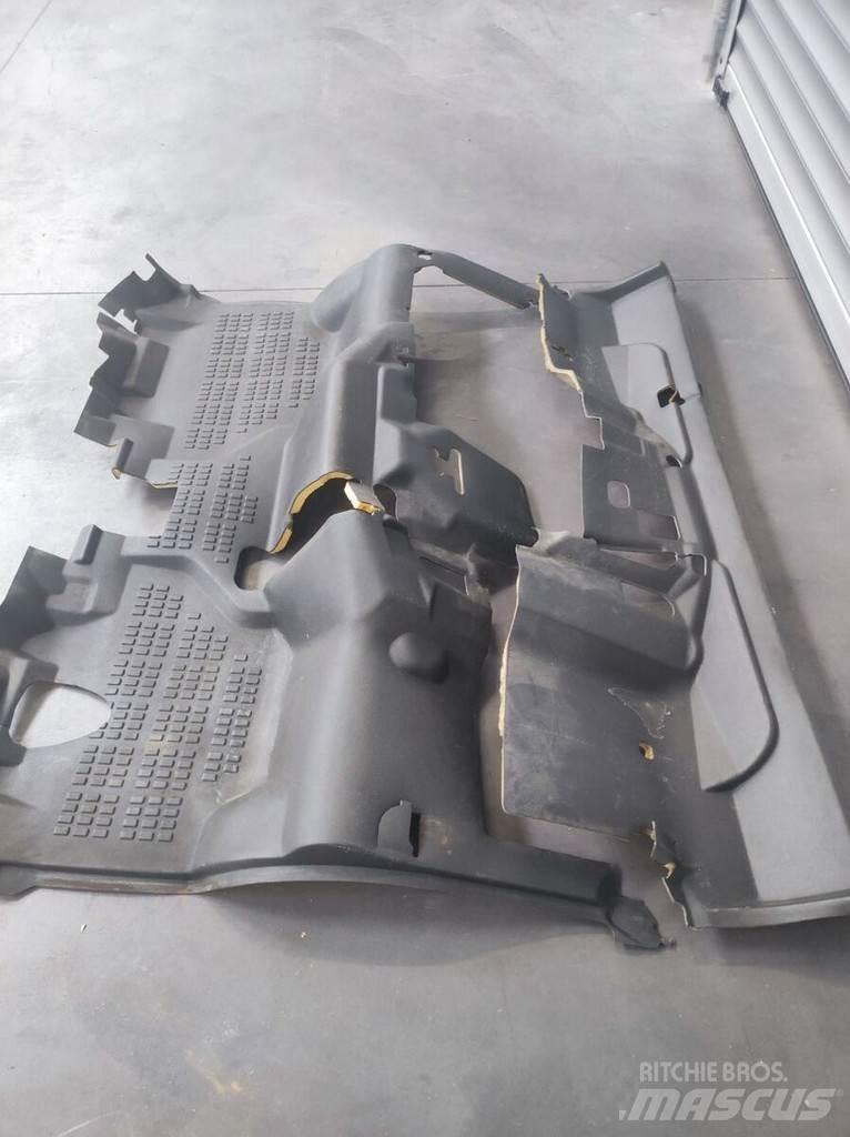 Nissan Floor Mat Cabines e interior
