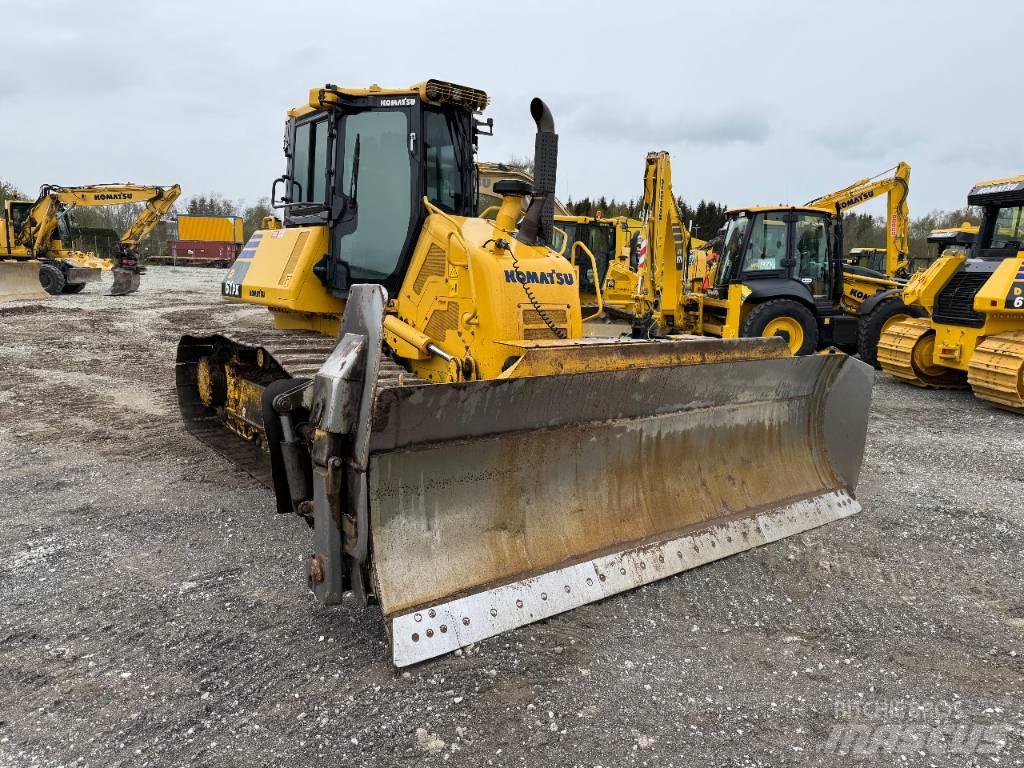 Komatsu D 61 PX-24 Dozers - Tratores rastos