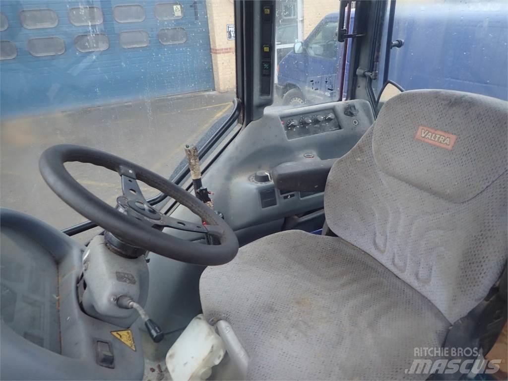 Valtra 900 Tratores Agrícolas usados