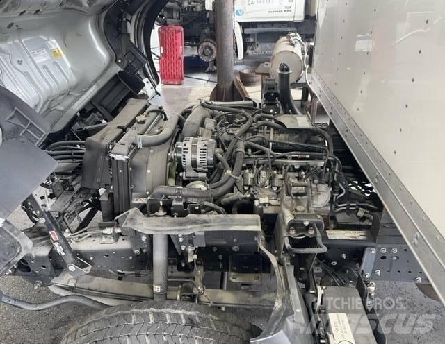 Isuzu NPR Camiões de caixa fechada