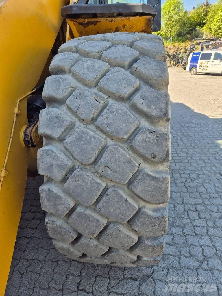 CAT 966M Pás carregadoras de rodas