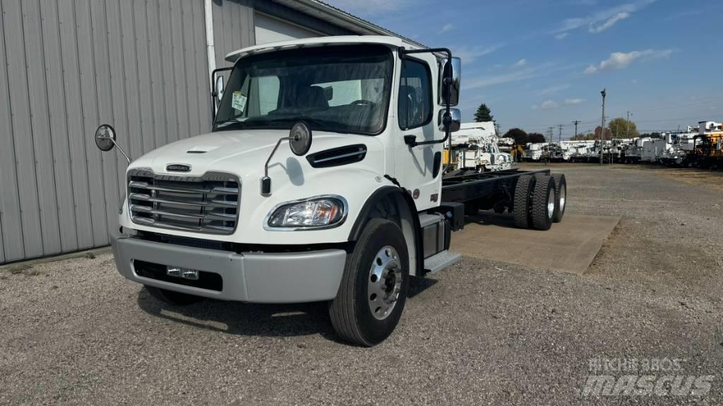 Freightliner M2 Camiões de chassis e cabine