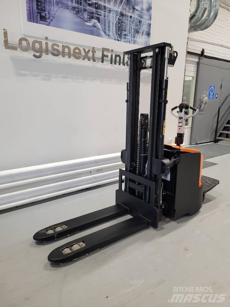 Rocla SPE16i Self propelled stackers